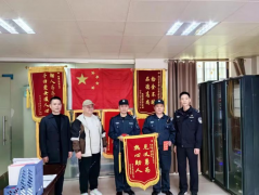 領(lǐng)威保安員李興萍、歐陽開?！耙娏x勇為”獲榮